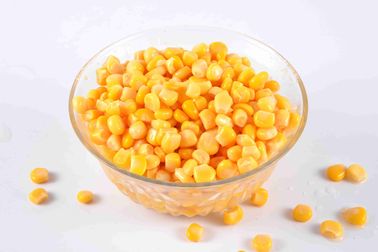新しい塩水の野菜の穀物によって缶詰にされる甘い穀粒のトウモロコシはまたは瓶できます