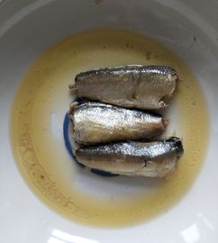大豆オイル石版印刷OEMのブランドの習慣によって缶詰にされるサーディンの魚
