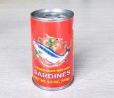 トマト ソースの缶詰にされたサーディンの魚多数タイプのパッキング