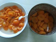 シロップ金日曜日の新しい穀物の新しく、栄養価が高い缶詰にされた杏子の半分