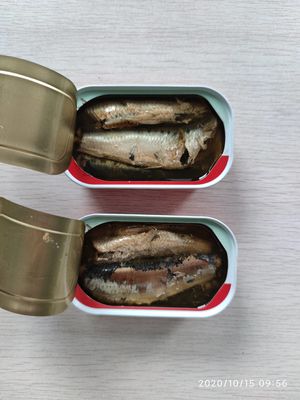 添加物なし 缶詰のサルディン魚 簡単なランチや軽食