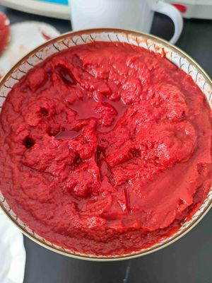 4g の 砂糖 を 含ん で いる コッシャー 認定 の 缶詰 の トマト パスト