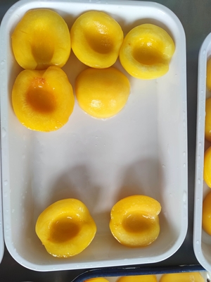 美味しい缶詰の黄色い果物 栽培型 GMO 桃を詰め込んだ