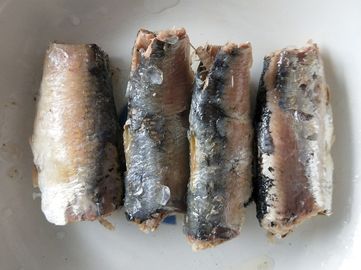 植物油のスケールを持つ425gによって缶詰にされるサーディンの魚