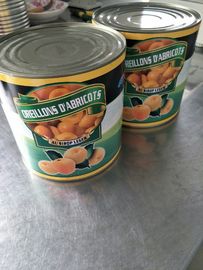 軽いシロップの卸売によって缶詰にされる新鮮な果物の杏子の半分