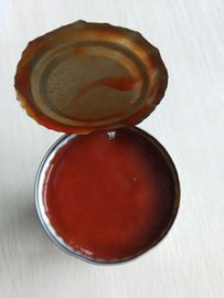 トマト ソースの缶詰にされた太平洋のサバ