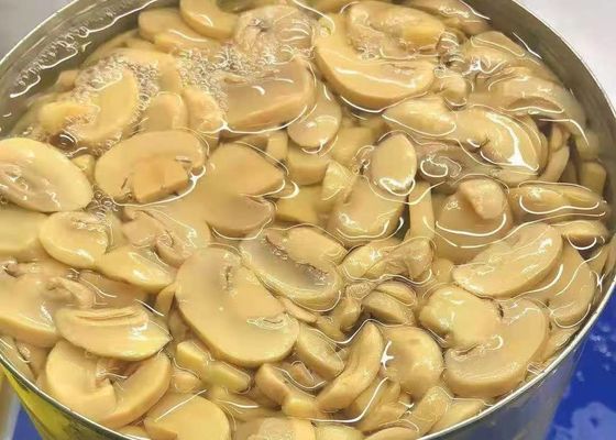 缶詰にされたシャンピニオンのきのこの切れ