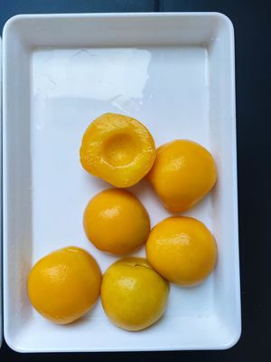 Brix 14~17% 缶詰 黄色い果物 鮮やかな桃 レストラン カフェテリア 食品加工企業に適しています